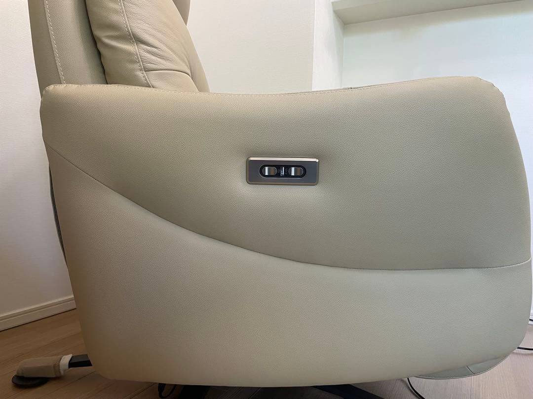 美品　ニトリ 電動リクライニングパーソナルチェア(2モーター LE01 BE)
