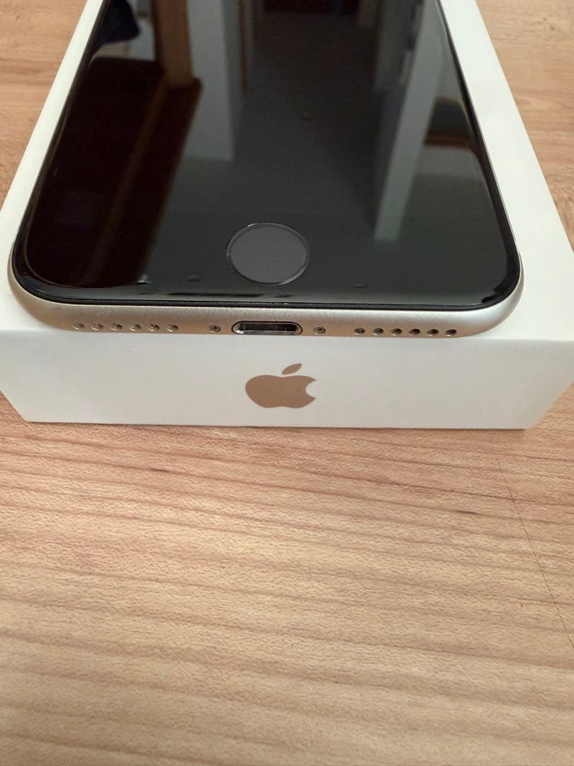 美品　Apple iPhone SE 3世代 64GB ホワイト