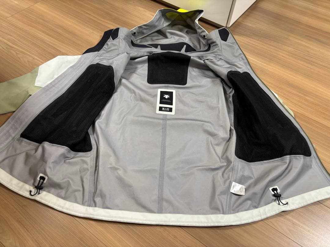 ★24年モデル★お洒落　デサント　スキーウエア 上下セット　SAJ デモ　技術選