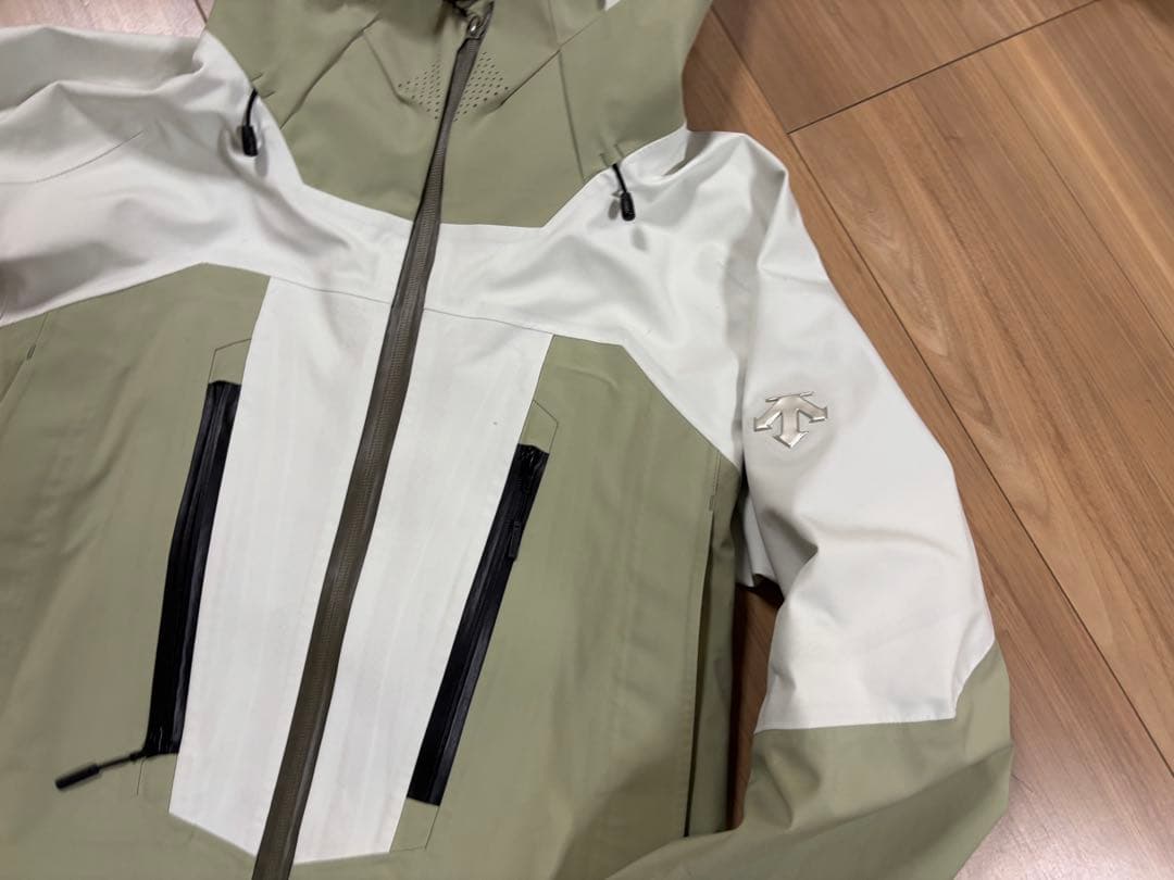 ★24年モデル★お洒落　デサント　スキーウエア 上下セット　SAJ デモ　技術選