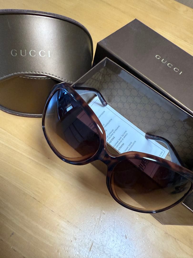 G UCC I サングラス　ケース付　2377