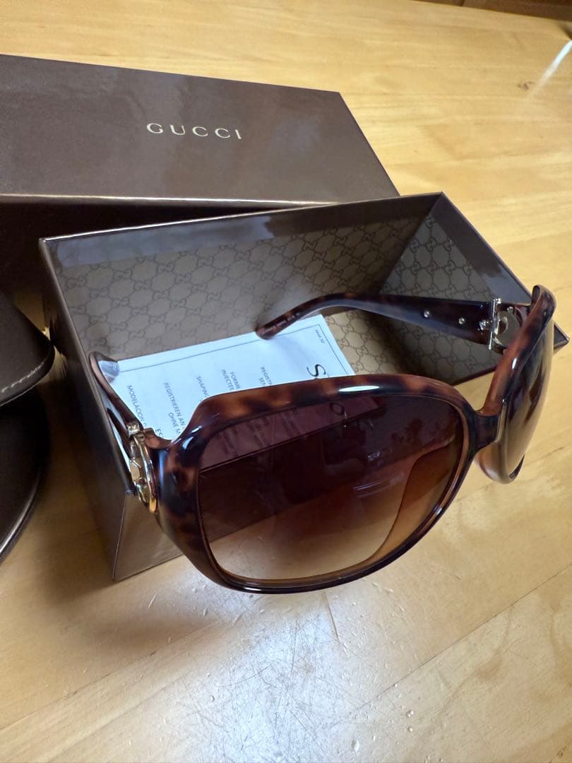 G UCC I サングラス　ケース付　2377