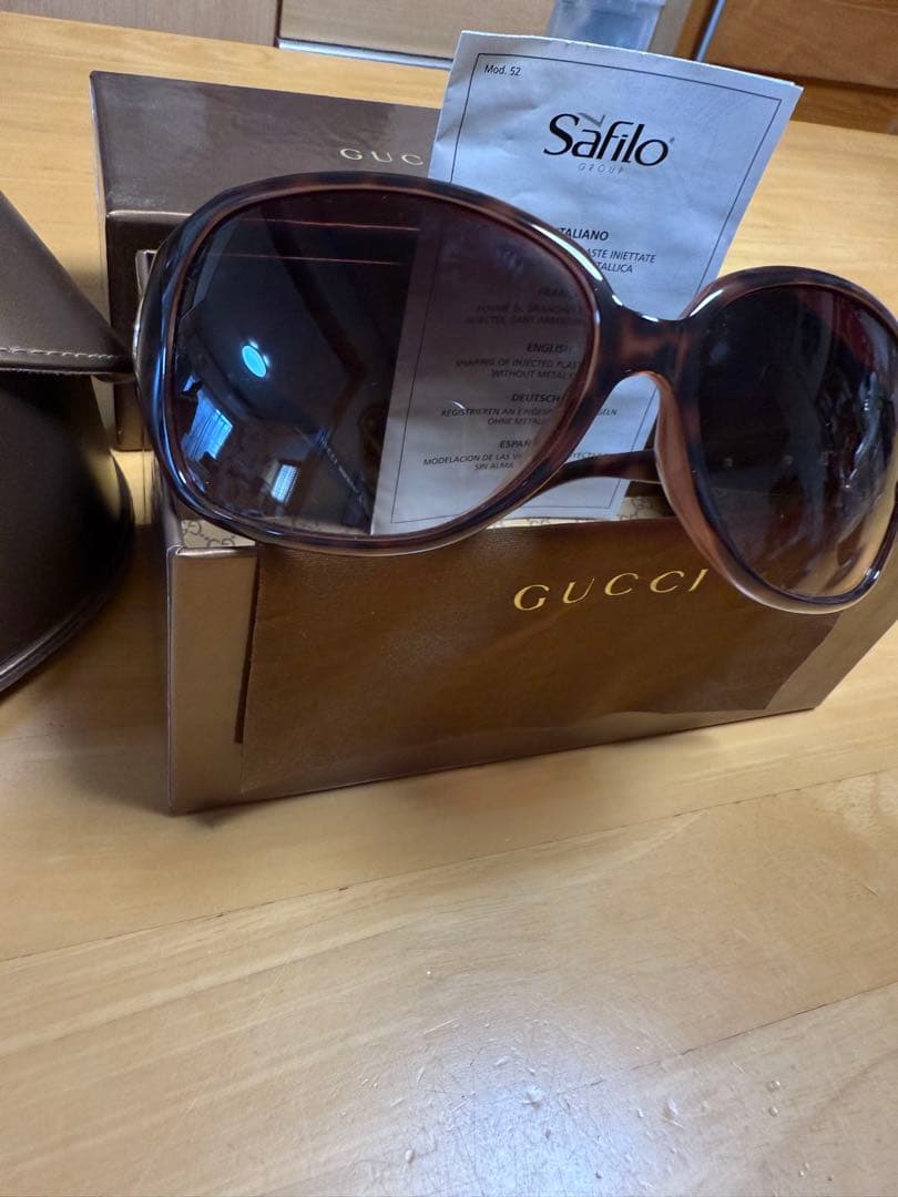 G UCC I サングラス　ケース付　2377