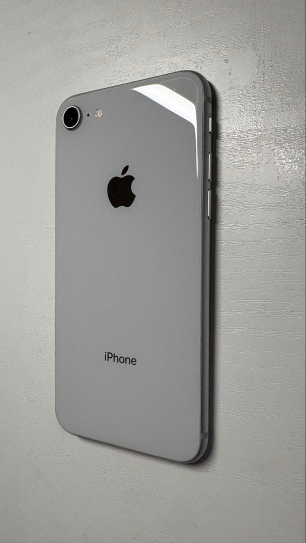 iPhone 8 本体　美品　容量100%