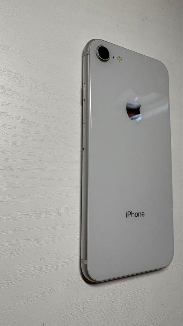 iPhone 8 本体　美品　容量100%