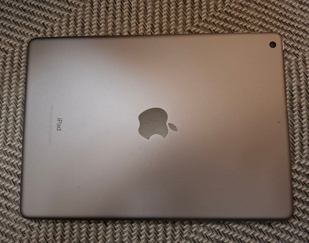 iPad 第6世代 9.7インチ Wi-Fiモデル 32GB MR7F2J/A