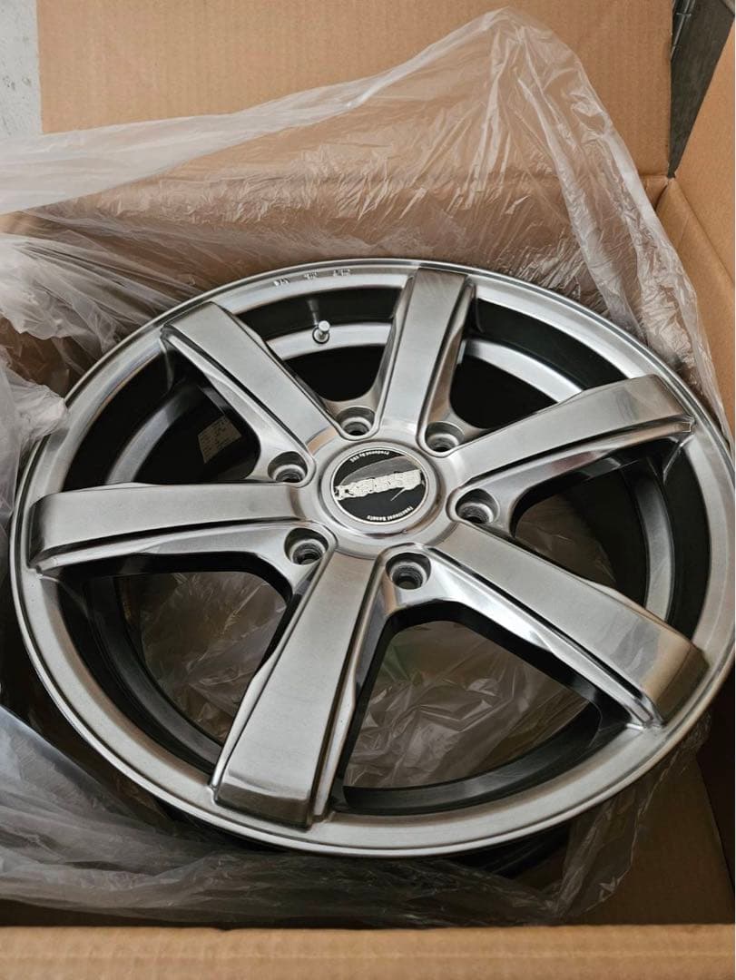 【11062】CRS ESSEX ハイエース ホイール 17インチ　4本