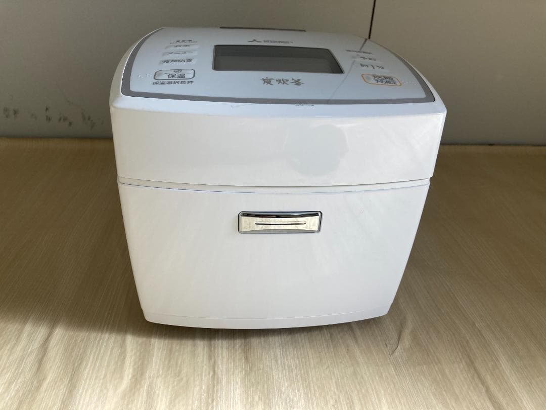 ★★美品★三菱ーIH炊飯器炭炊釜　NJ-VV109-W　形