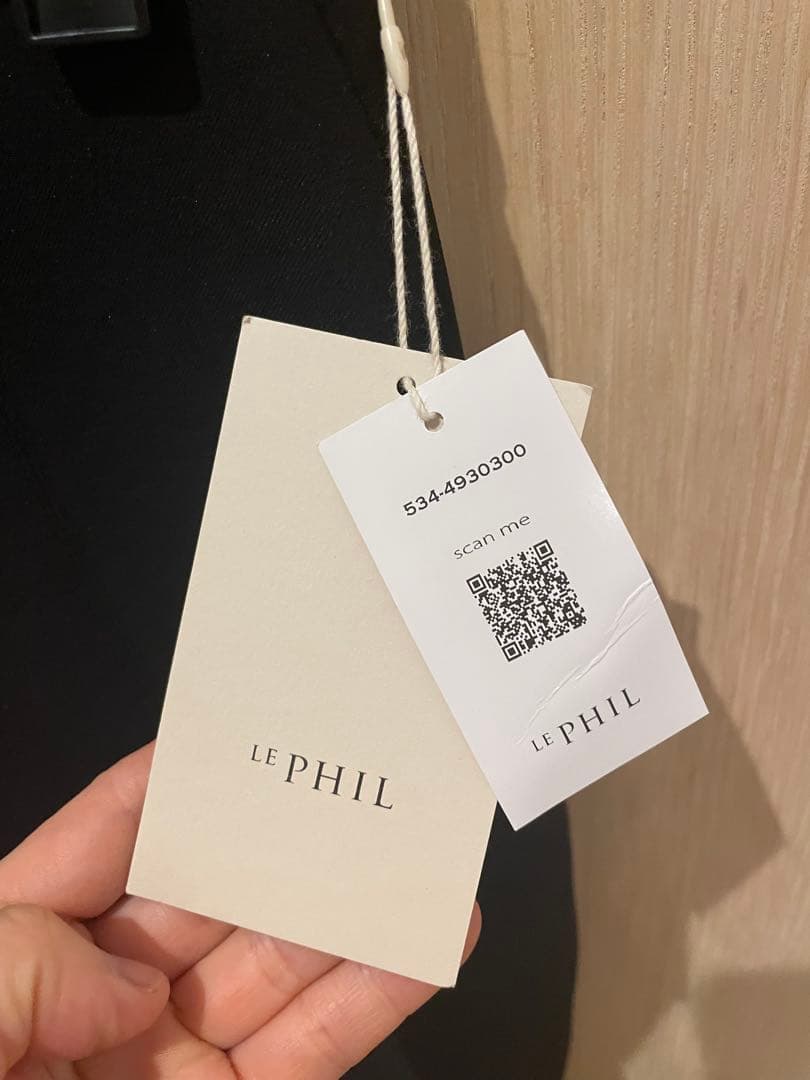 新品タグ付き　LE PHIL 黒スリットパンツ サイズ00