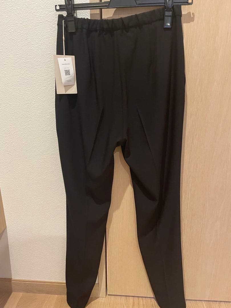 新品タグ付き　LE PHIL 黒スリットパンツ サイズ00