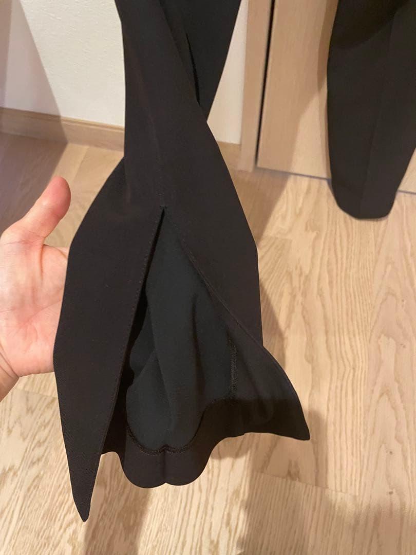 新品タグ付き　LE PHIL 黒スリットパンツ サイズ00