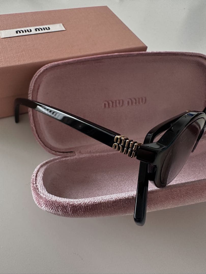 値下げ miumiu/ミュウミュウ オーバル サングラス