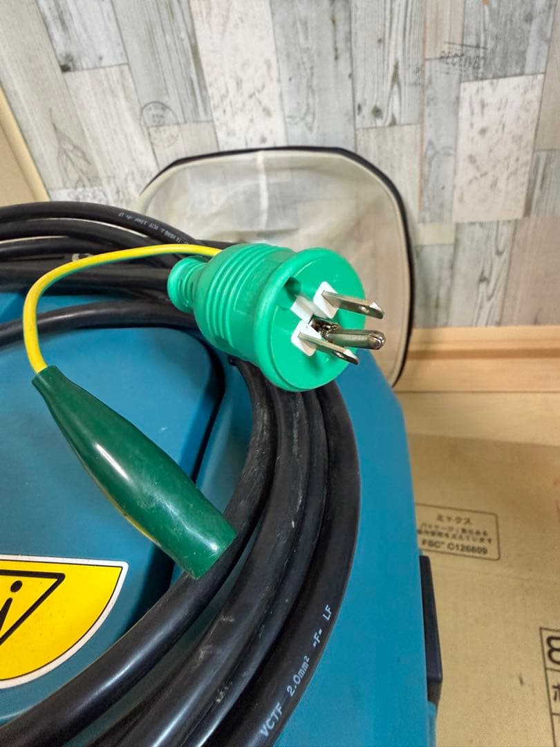 マキタ　集じん機　VC0820