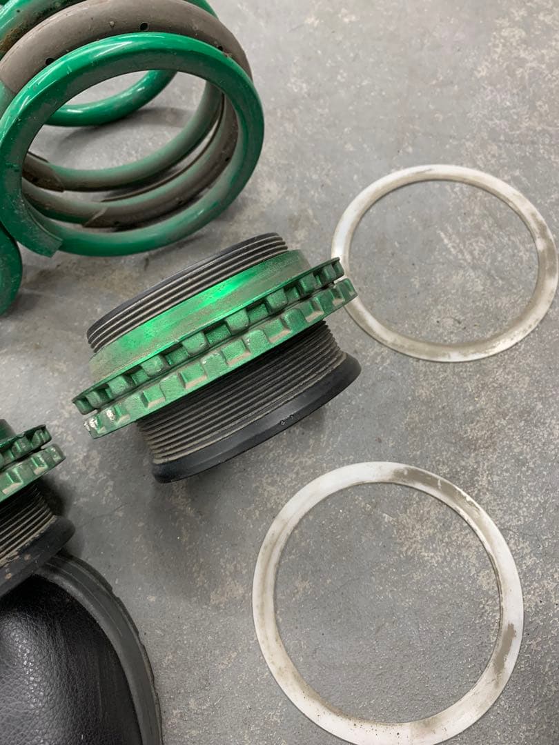 プリウスα車高調