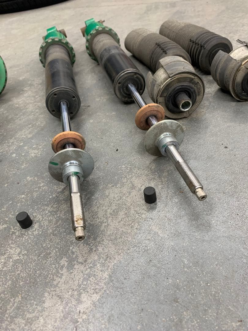 プリウスα車高調