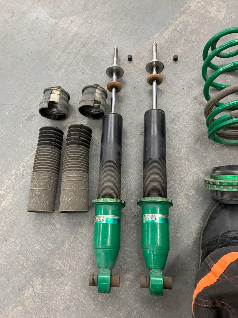 プリウスα車高調