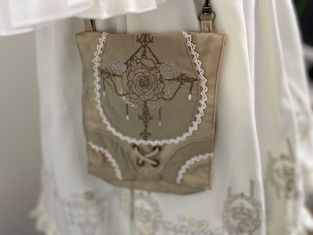 オッズオン 薔薇刺繍コルセット