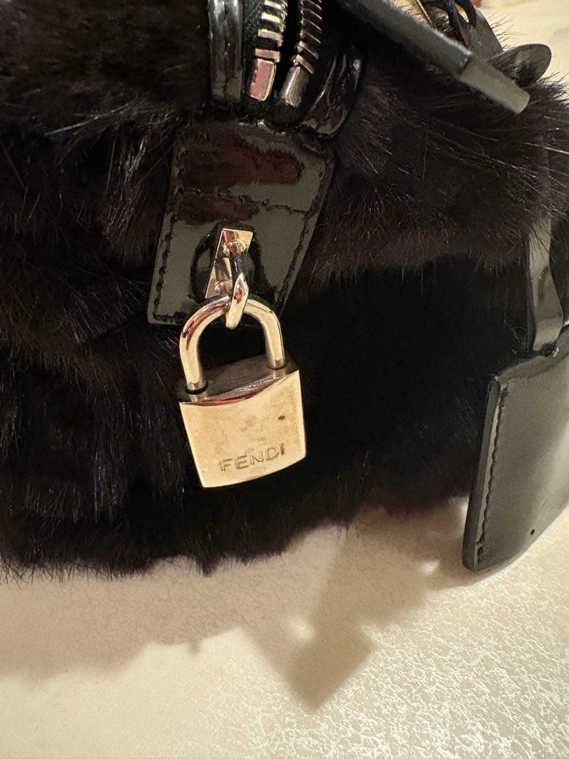 Fendi ブラックファーバッグ　F柄　希少　値下げ交渉有