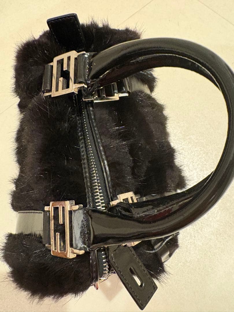 Fendi ブラックファーバッグ　F柄　希少　値下げ交渉有