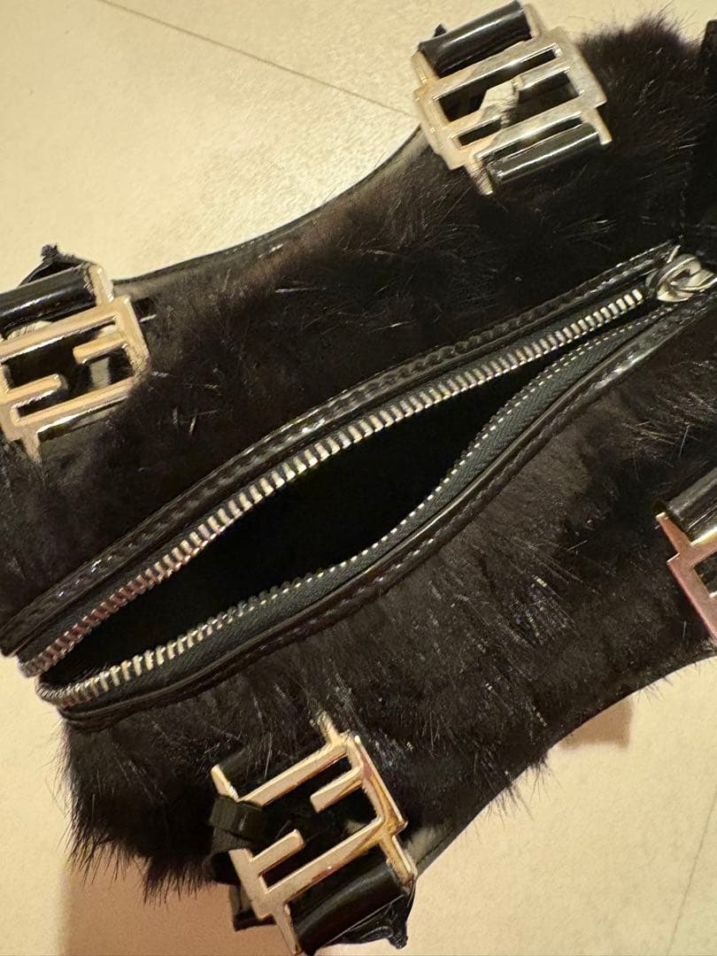 Fendi ブラックファーバッグ　F柄　希少　値下げ交渉有