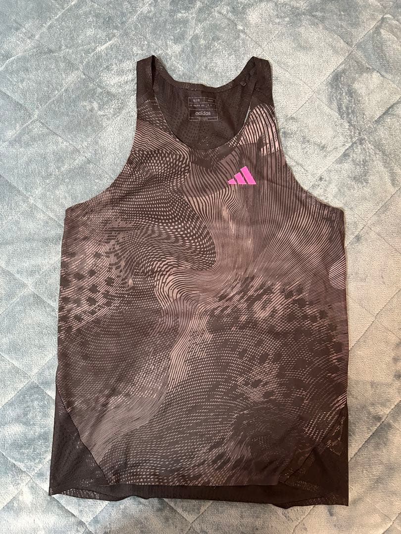 アディダス　アディゼロ　ランニングシングレットとショーツセット　陸上ユニフォーム