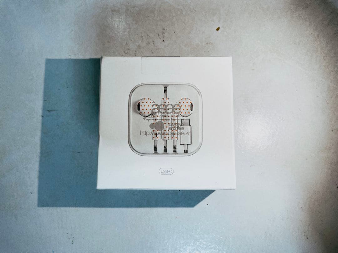 aeae 有線イヤホン ホワイト レッド　韓国