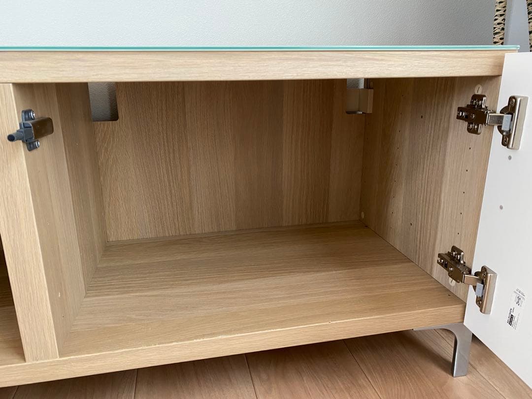 【IKEA】ベストー　テレビ台 ホワイト　ガラス天板付き