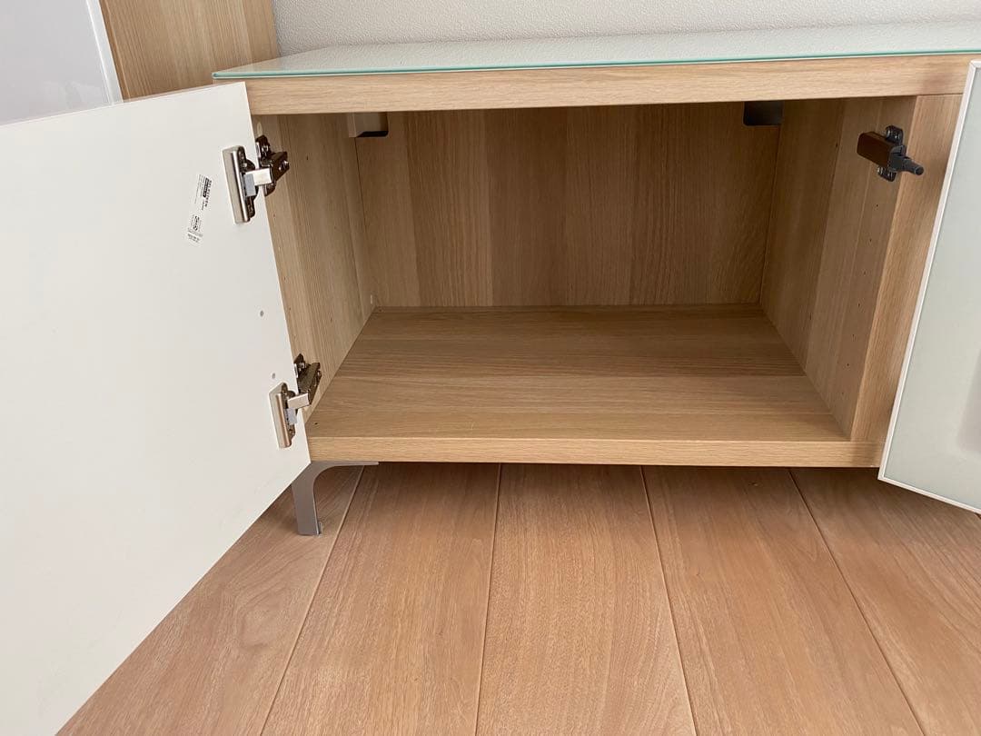 【IKEA】ベストー　テレビ台 ホワイト　ガラス天板付き