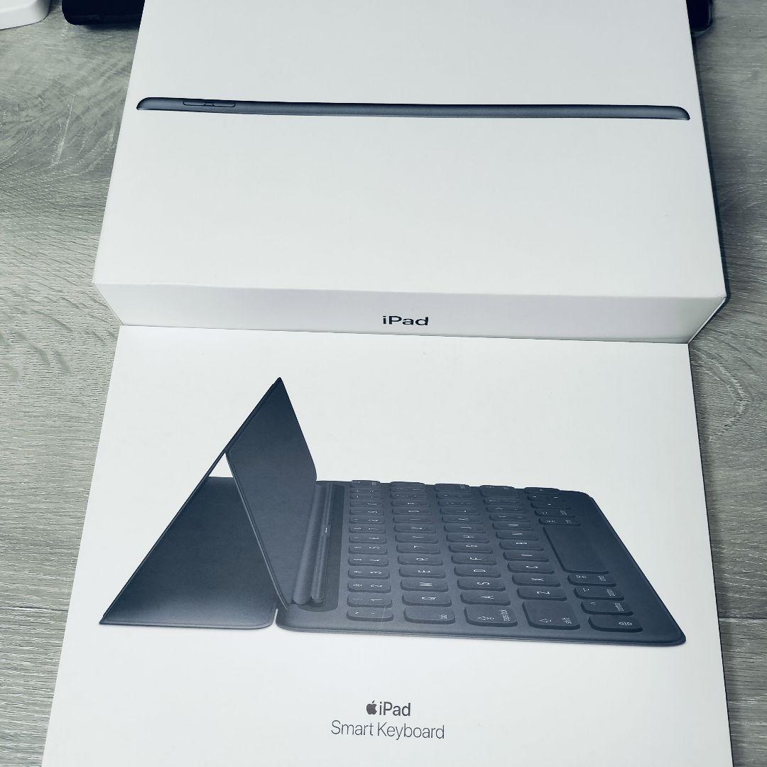 iPad 第8世代 128GB スペースグレー 本体 カバー キーボード 付き