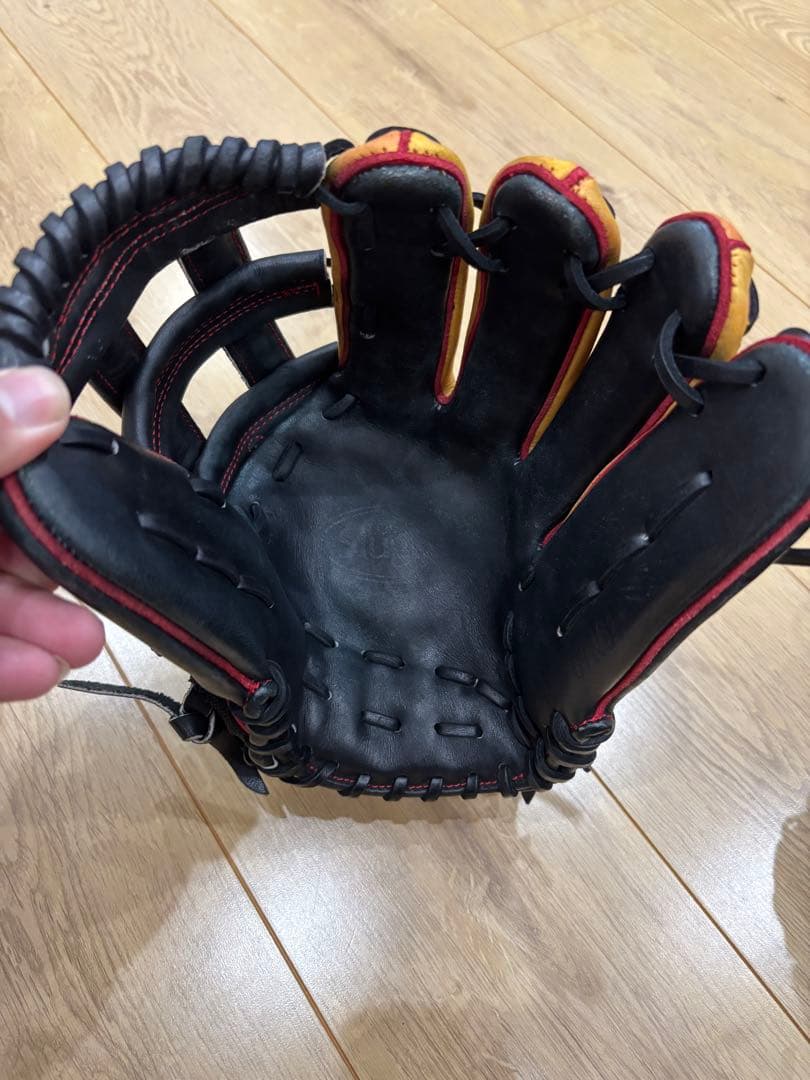 ルイスビルスラッガー一般用グローブ！背面メッシュ！オススメ品！