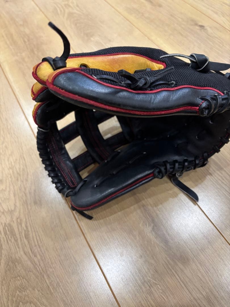 ルイスビルスラッガー一般用グローブ！背面メッシュ！オススメ品！