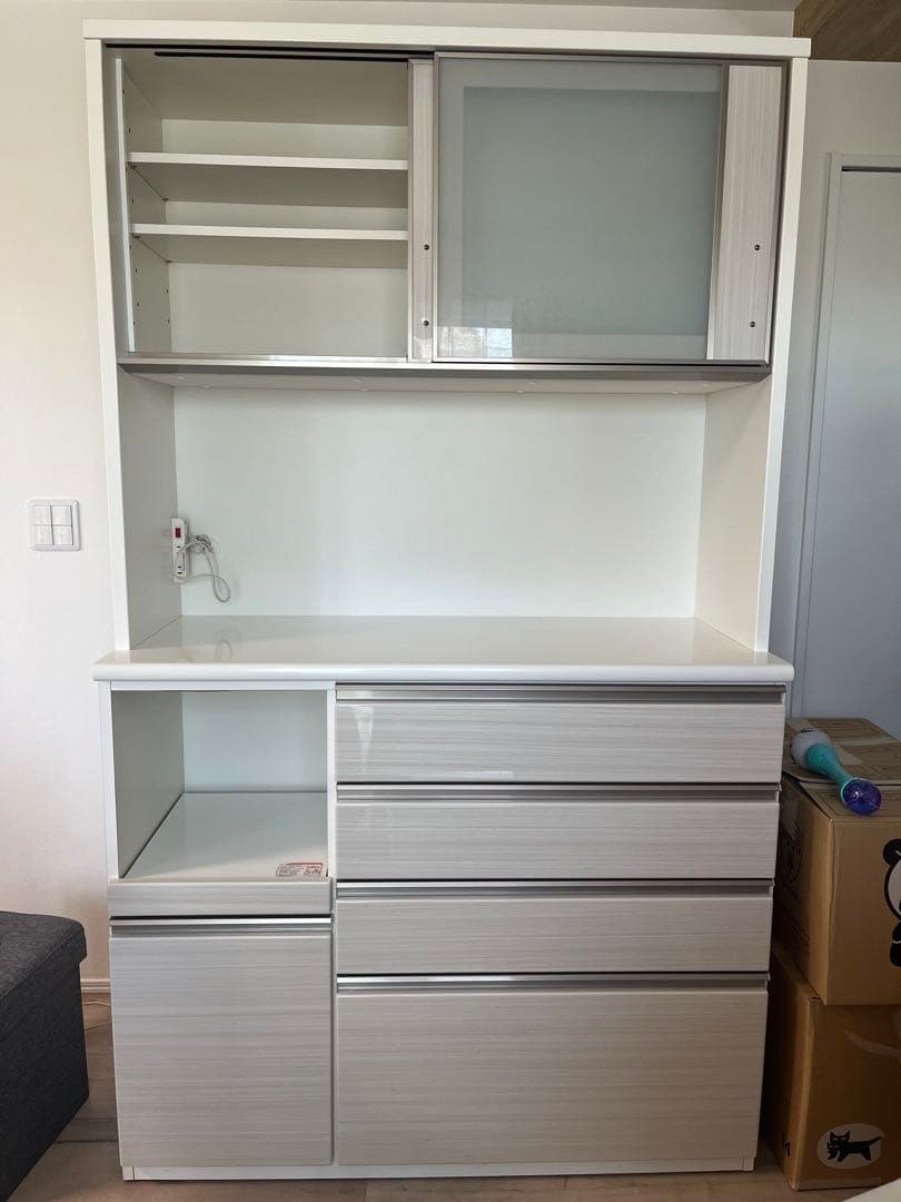 ニトリキッチンボード　レンジボード　ホワイト食器棚 ガラス扉付き