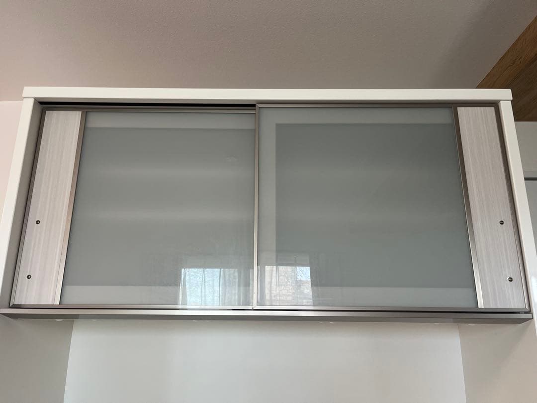 ニトリキッチンボード　レンジボード　ホワイト食器棚 ガラス扉付き