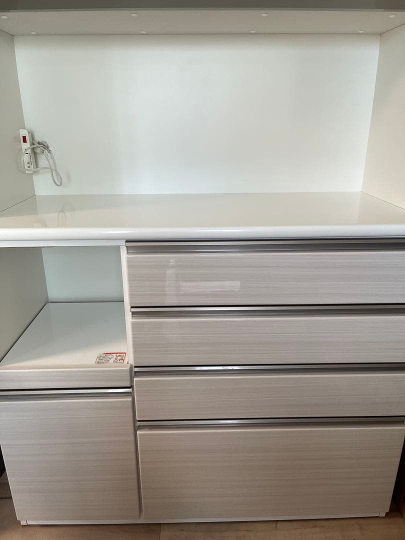 ニトリキッチンボード　レンジボード　ホワイト食器棚 ガラス扉付き