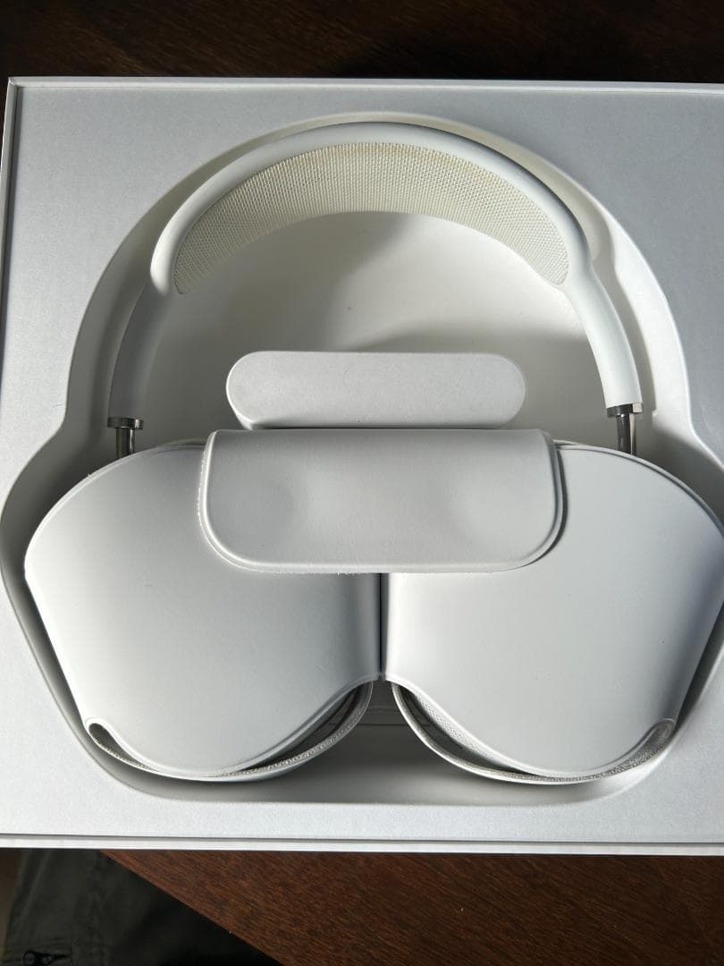【美品】AirPods Max ヘッドホン　シルバー 正規品　カバー付き
