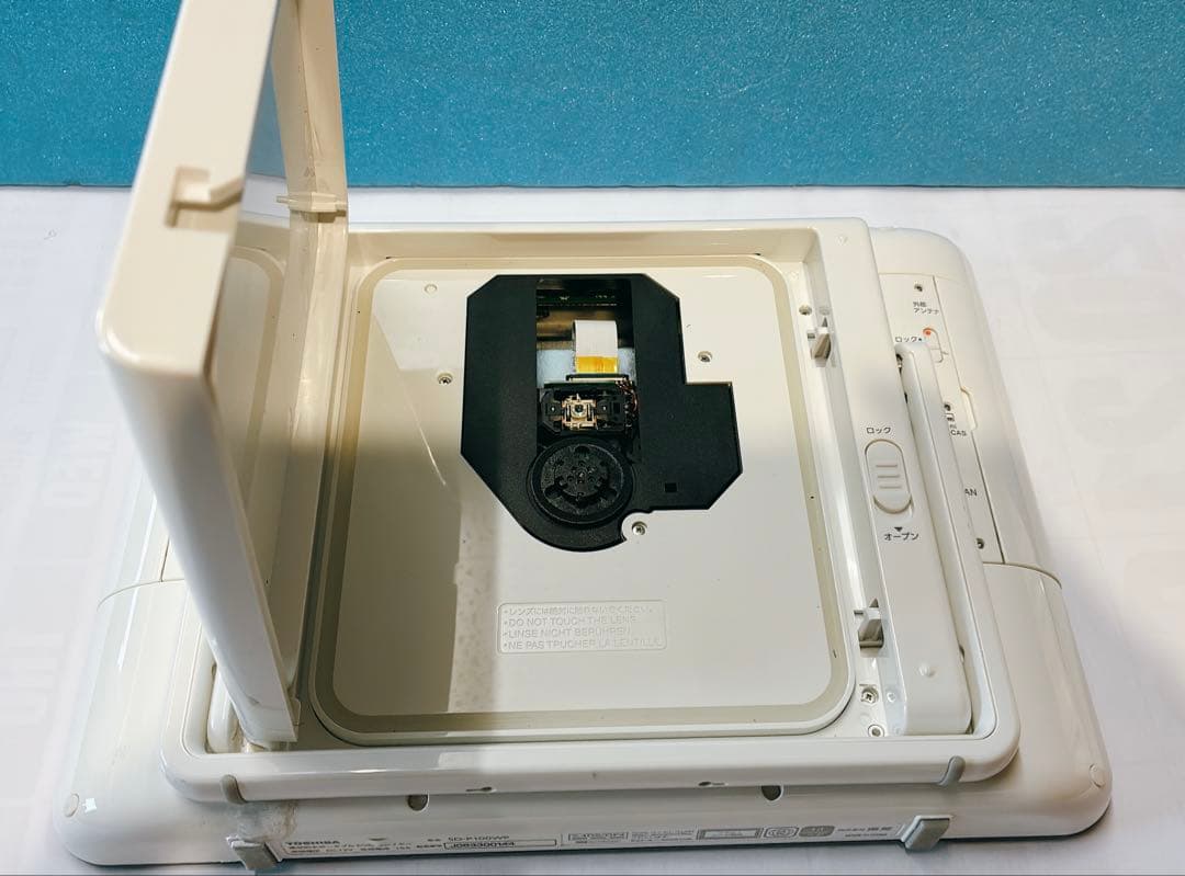 地デジポータブルDVDプレーヤーTOSHIBA SD-P100WP