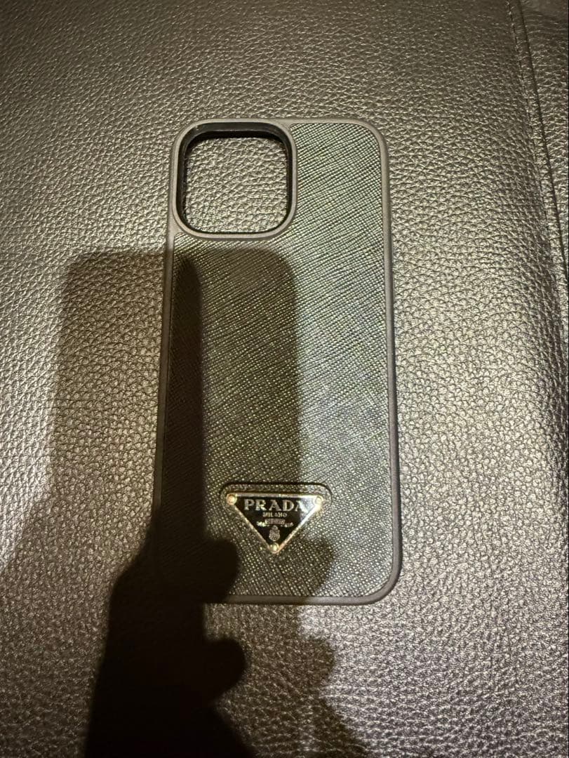 PRADA サフィアーノレザー iPhone 16 Pro Max ケース