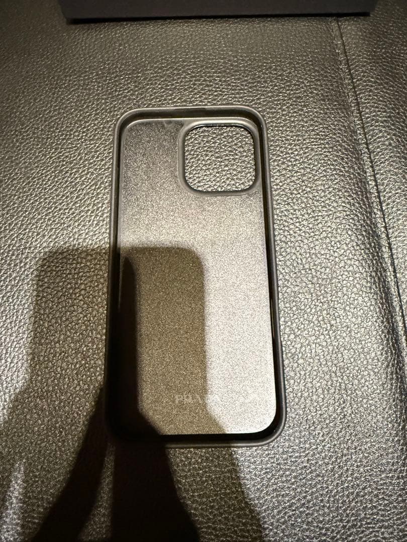 PRADA サフィアーノレザー iPhone 16 Pro Max ケース