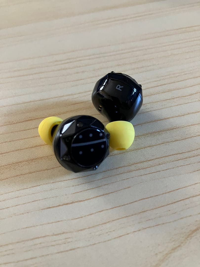 完全ワイヤレスイヤホン ゴールデンカムイ 尾形百之助モデル(特典ポーチ付き)