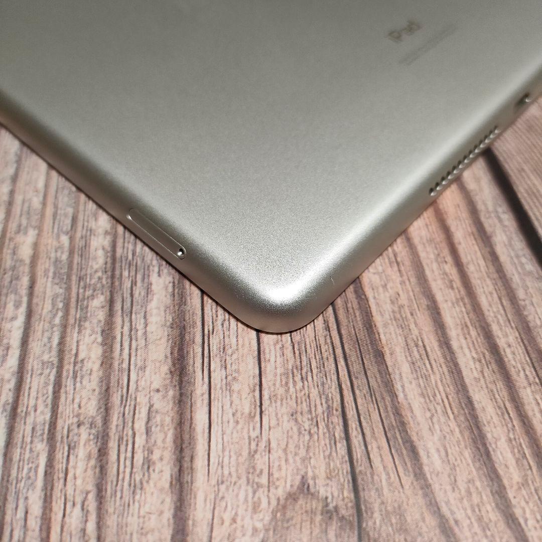 iPad 第8世代 32GB SIMフリー シルバー 美品