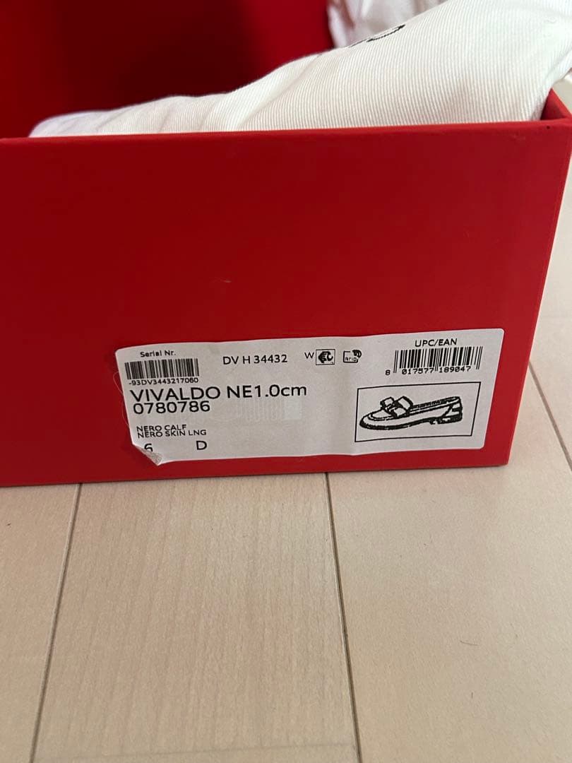 FERRAGAMO VIVALDO ブラックローファー