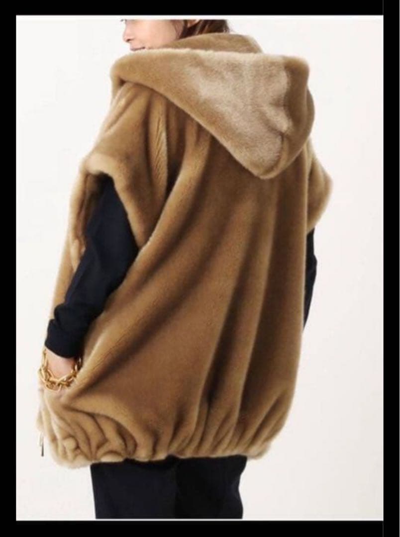 アーポワンウタセ　フェイクファーベスト