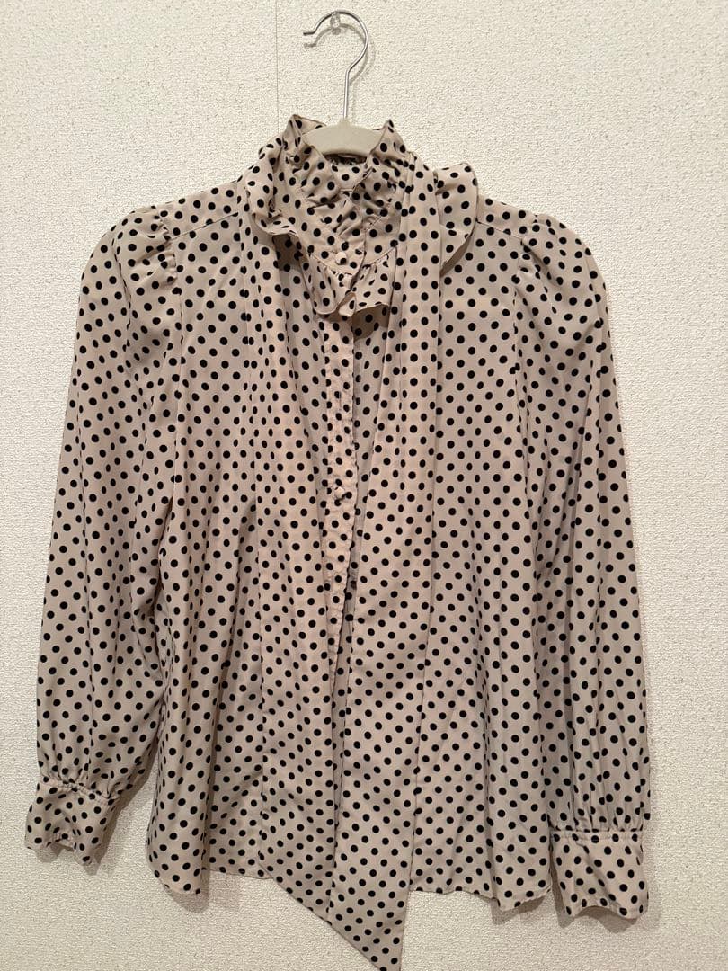 ルルウィルビー　ドット柄リボン付きブラウス