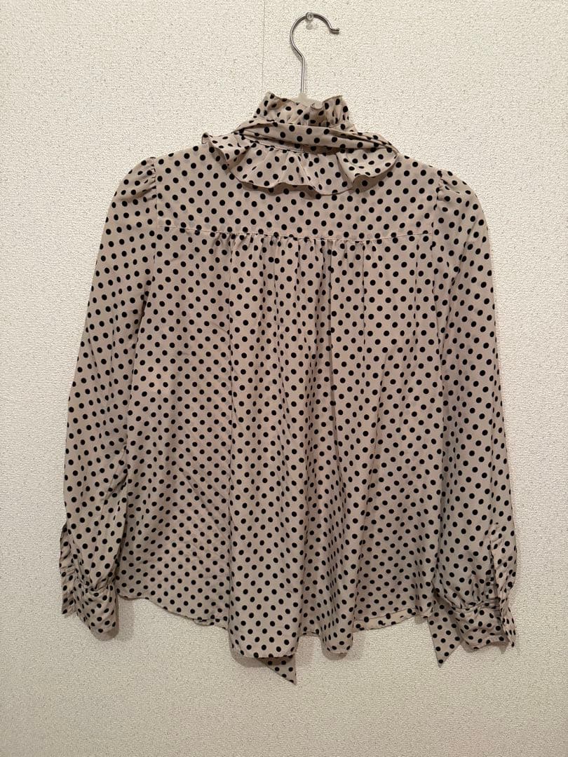 ルルウィルビー　ドット柄リボン付きブラウス