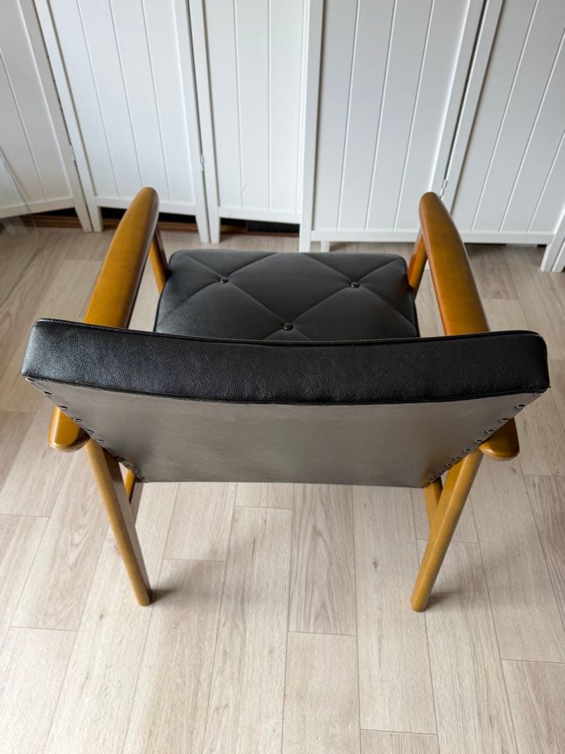 ②カリモク Kチェア 1Pソファ WS1180BW レトロ 1人掛けソファ