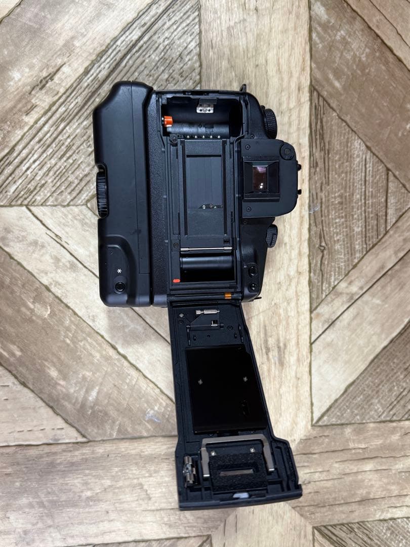 美品 Canon EOS 7 フィルム 一眼レフカメラ BP-300付き