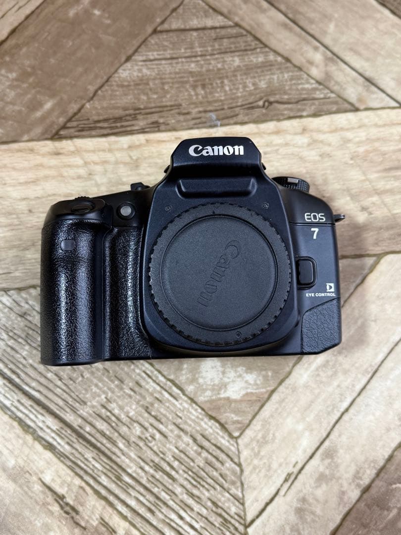 美品 Canon EOS 7 フィルム 一眼レフカメラ BP-300付き