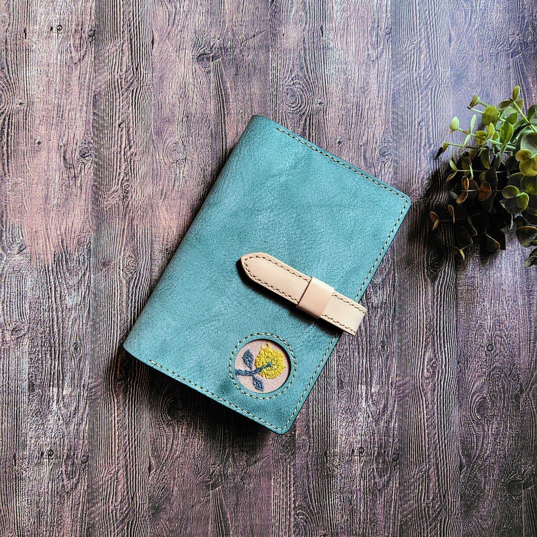 ハンドメイド 本革 お薬手帳カバー 母子手帳カバー 通帳ポーチ ミナペルホネン