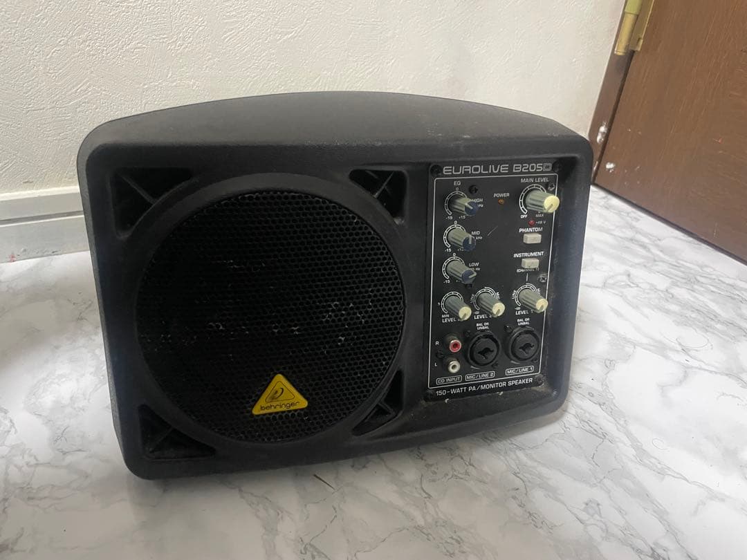 BEHRINGER B205D　パワードスピーカー