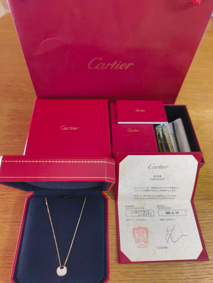 Cartier　アミュレット マザーオブパール ネックレス